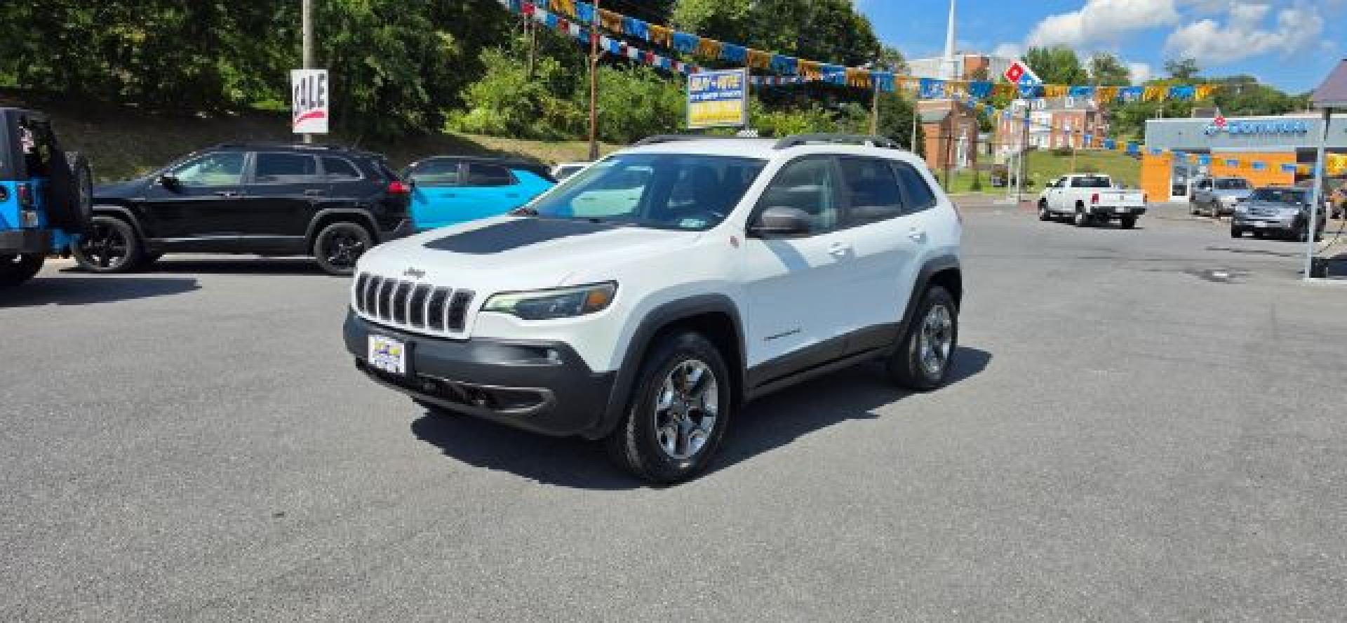 2019 WHITE /Black Jeep Cherokee Trailhawk 4x4 (1C4PJMBX4KD) with an 3.2L V6 engine, AT transmission, located at 353 S. Mineral St., Keyser, WV, 26726, (304) 788-7887, 39.436451, -78.981674- Photo#2