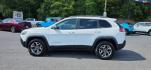 2019 WHITE /Black Jeep Cherokee Trailhawk 4x4 (1C4PJMBX4KD) with an 3.2L V6 engine, AT transmission, located at 353 S. Mineral St., Keyser, WV, 26726, (304) 788-7887, 39.436451, -78.981674- Photo#3