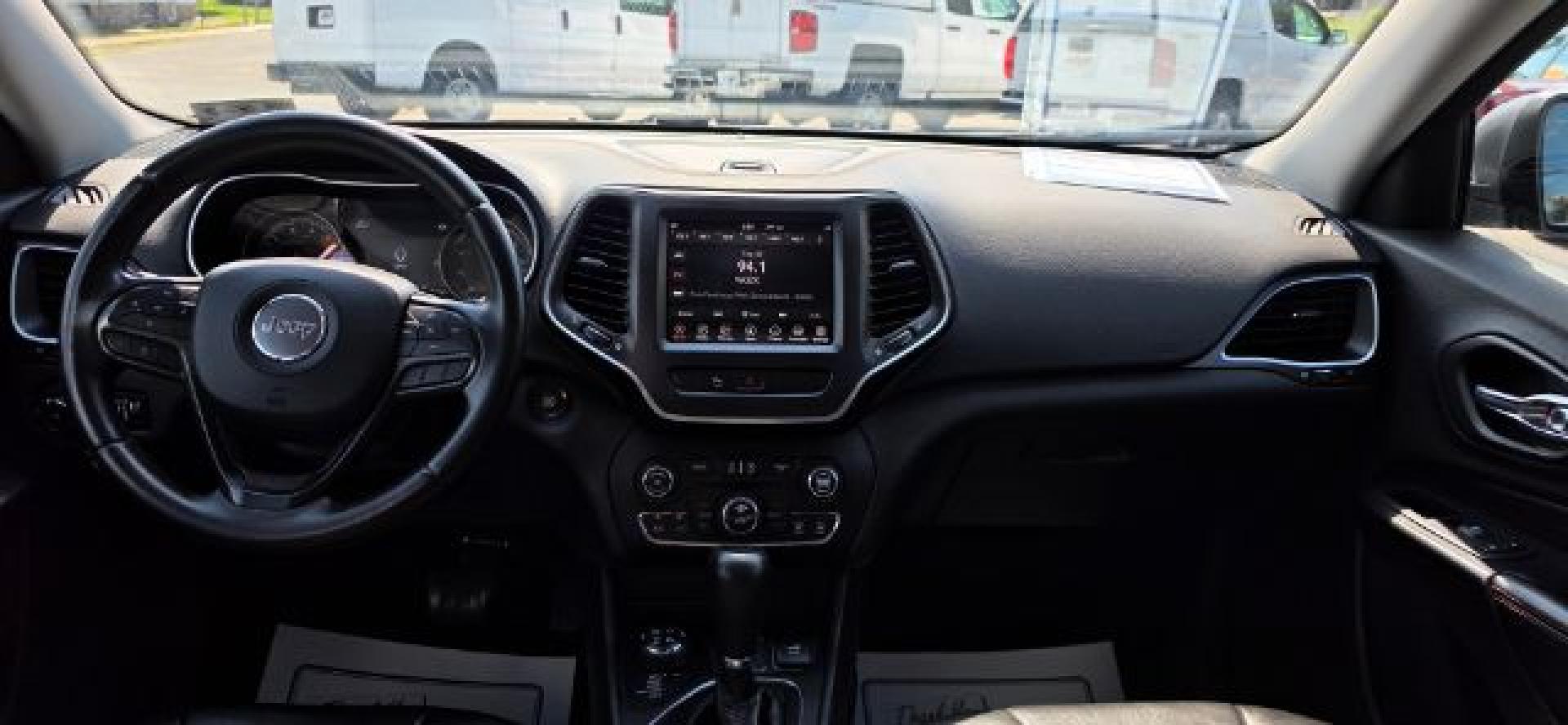 2019 WHITE /Black Jeep Cherokee Trailhawk 4x4 (1C4PJMBX4KD) with an 3.2L V6 engine, AT transmission, located at 353 S. Mineral St., Keyser, WV, 26726, (304) 788-7887, 39.436451, -78.981674- Photo#6