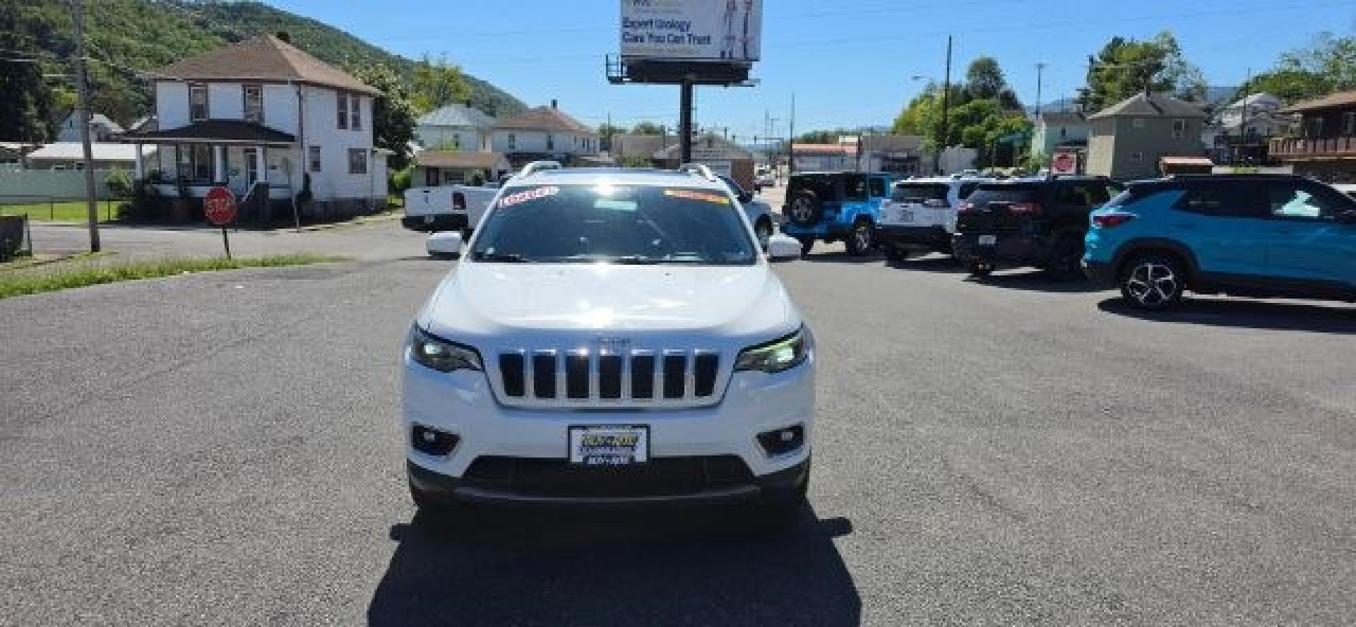 2019 WHITE /Black Jeep Cherokee Limited 4x4 (1C4PJMDX5KD) with an 3.2L V6 engine, AT transmission, located at 353 S. Mineral St., Keyser, WV, 26726, (304) 788-7887, 39.436451, -78.981674- Photo#1
