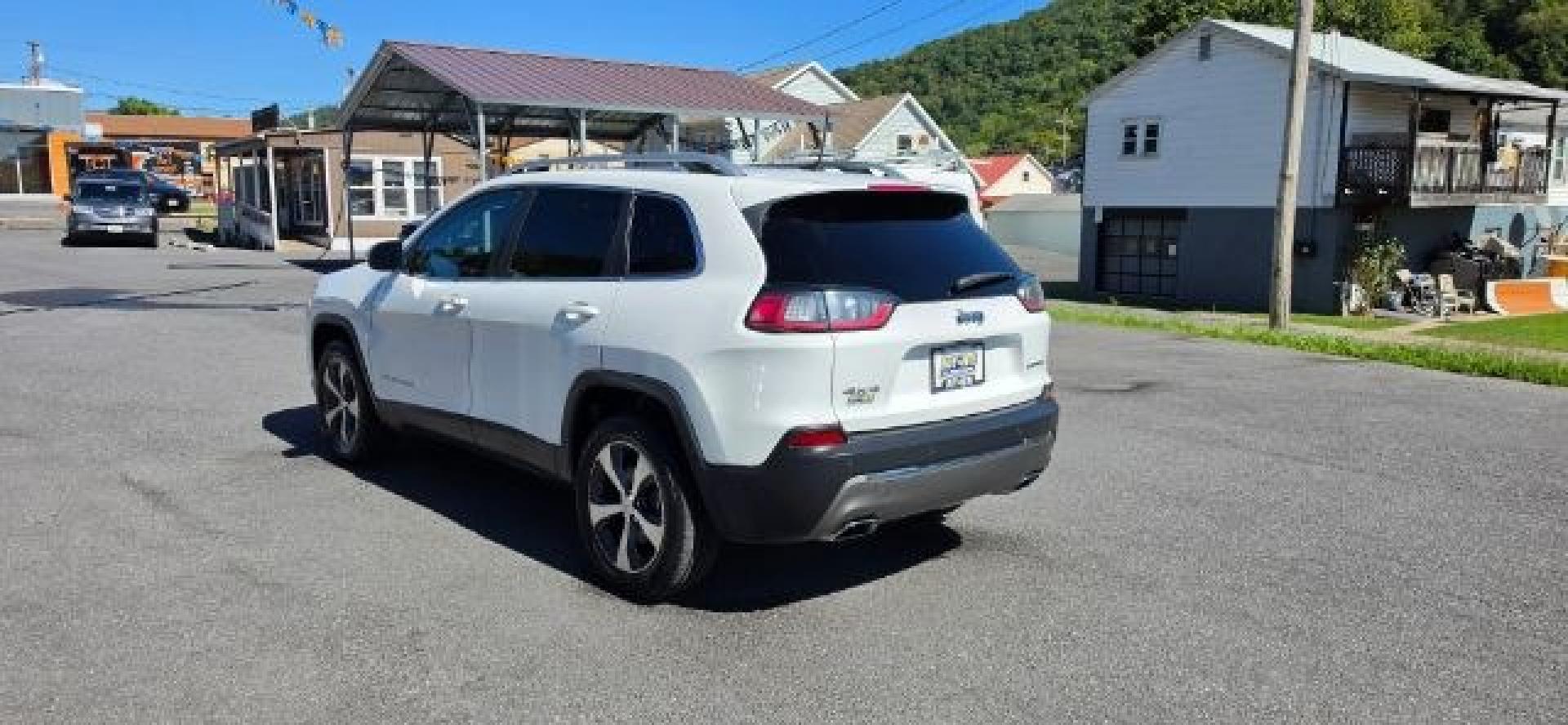 2019 WHITE /Black Jeep Cherokee Limited 4x4 (1C4PJMDX5KD) with an 3.2L V6 engine, AT transmission, located at 353 S. Mineral St., Keyser, WV, 26726, (304) 788-7887, 39.436451, -78.981674- Photo#8