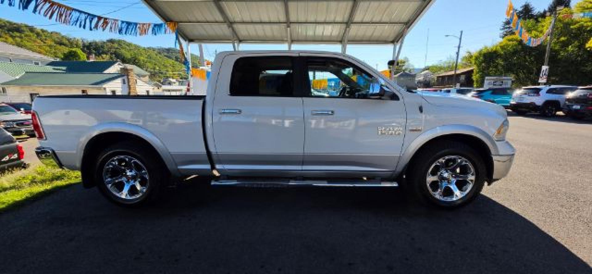 2014 WHITE /Black Ram 1500 Laramie (1C6RR7VT1ES) with an 5.7 V8 HEMI engine, AT transmission, located at 353 S. Mineral St., Keyser, WV, 26726, (304) 788-7887, 39.436451, -78.981674- Photo#12