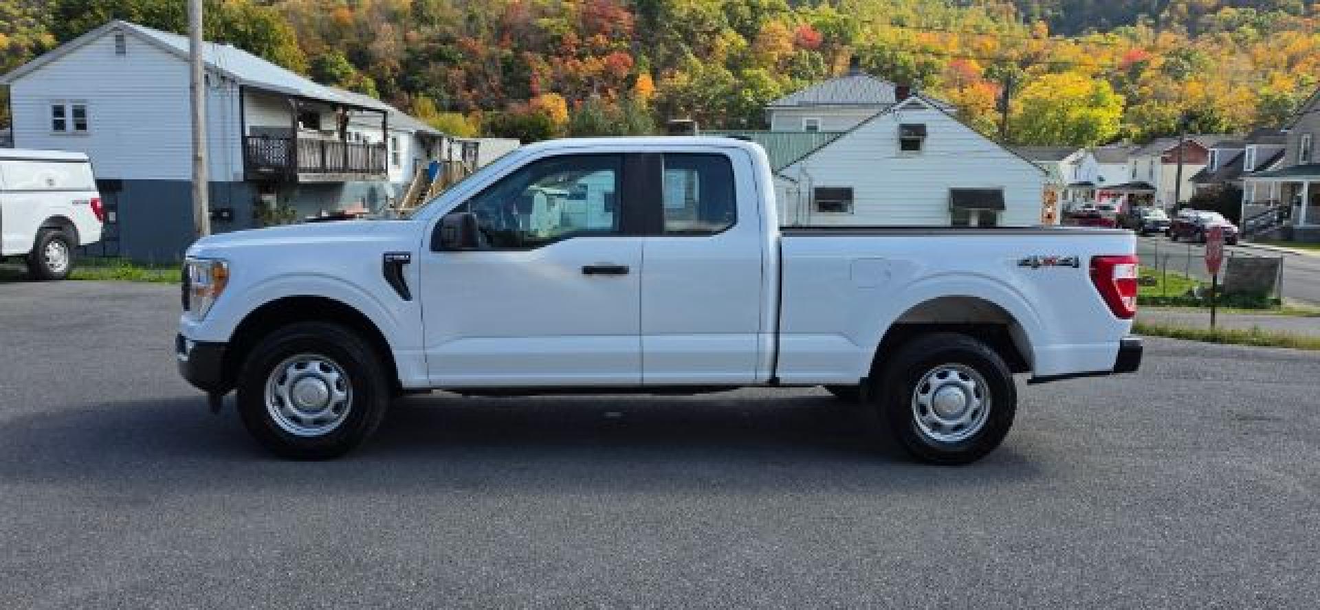 2022 WHITE /Black w/Medium Dark Slate Ford F-150 XL (1FTEX1EP3NK) with an 2.7L V6 engine, AT transmission, located at 353 S. Mineral St., Keyser, WV, 26726, (304) 788-7887, 39.436451, -78.981674- Photo#2